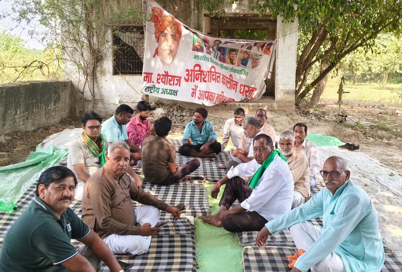ग्रेटर नोएडा  - चौधरी महेंद्र सिंह टिकैत की जयंती पर भारतीय किसान यूनियन लोकशक्ति की तरफ से भाव भीनी श्रद्धांजलि