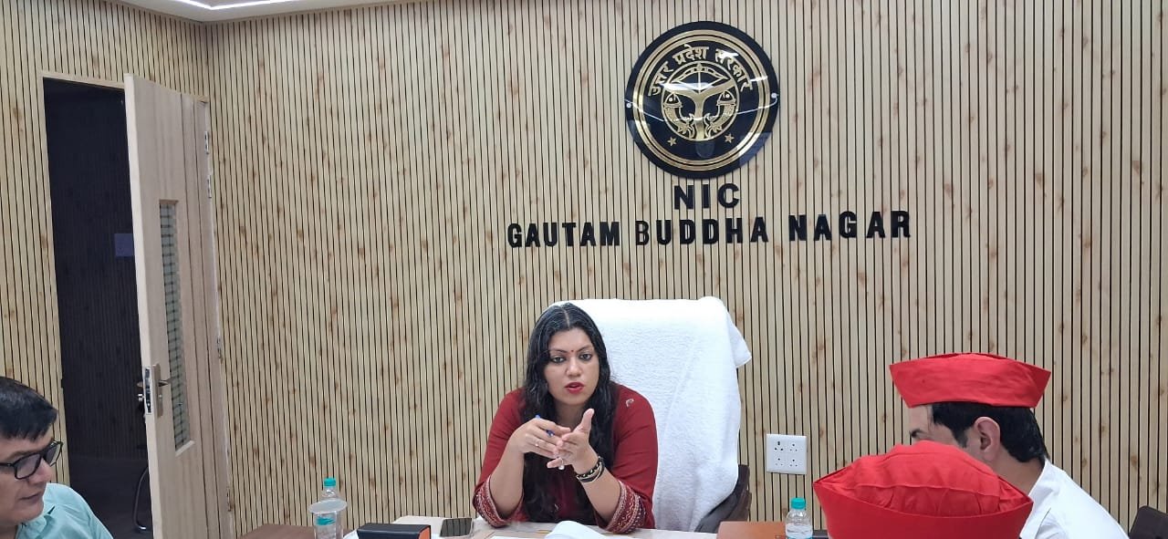 गौतमबुद्ध नगर- विधानसभा निर्वाचन क्षेत्र की निर्वाचक नामावलियों के विशेष प्रगाढ़ पुनरीक्षण कार्यक्रम को लेकर जिलाधिकारी ने राजनीतिक दलों के प्रतिनिधियों के साथ की बैठक I