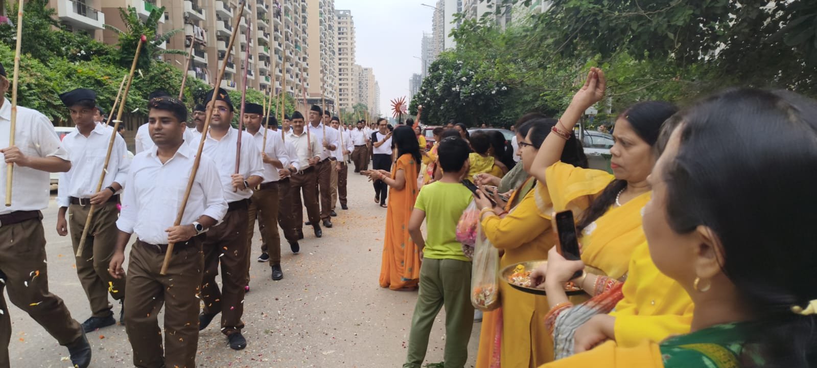 ग्रेटर नोएडा- संघ का शताब्दी वर्ष: ग्रेटर नोएडा और ग्रेनो वेस्ट में 94 स्थानों पर 8000 पूर्ण गणवेश में स्वयंसेवकों ने मनाया विजय दशमी सहित संघ का शताब्दी वर्ष।