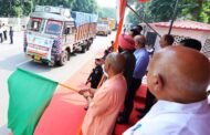 लखनऊ- मुख्यमंत्री योगी आदित्यनाथ ने पंजाब के बाढ़ प्रभावित किसानों के लिए 1000 क्विंटल गेहूं बीज सहायता वाहनों को किया रवाना I