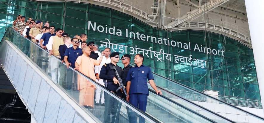 गौतमबुद्धनगर- उत्तर प्रदेश के विकास का प्रतीक बनेगा नोएडा इंटरनेशनल एयरपोर्टः सीएम योगी I