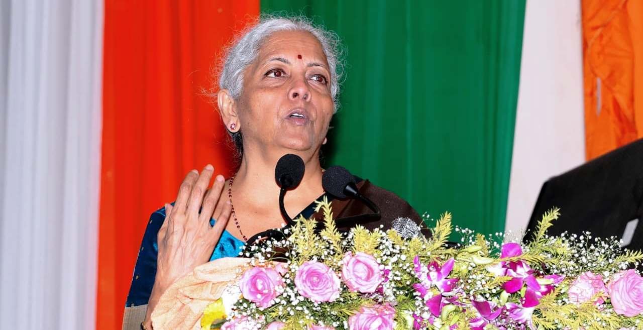 अयोध्या- वित्त मंत्री निर्मला सीतारमण व सीएम योगी आदित्यनाथ ने किया दक्षिण के तीन संतों की मूर्तियों का अनावरण I