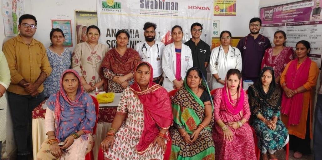 ग्रेटर नोएडा - स्वस्थ नारी–सशक्त परिवार अभियान के अंतर्गत स्वाभिमान टीम द्वारा होंडा इंडिया फाउंडेशन के सहयोग से स्वास्थ्य शिविरों एवं स्वच्छता अभियान का सफल आयोजन