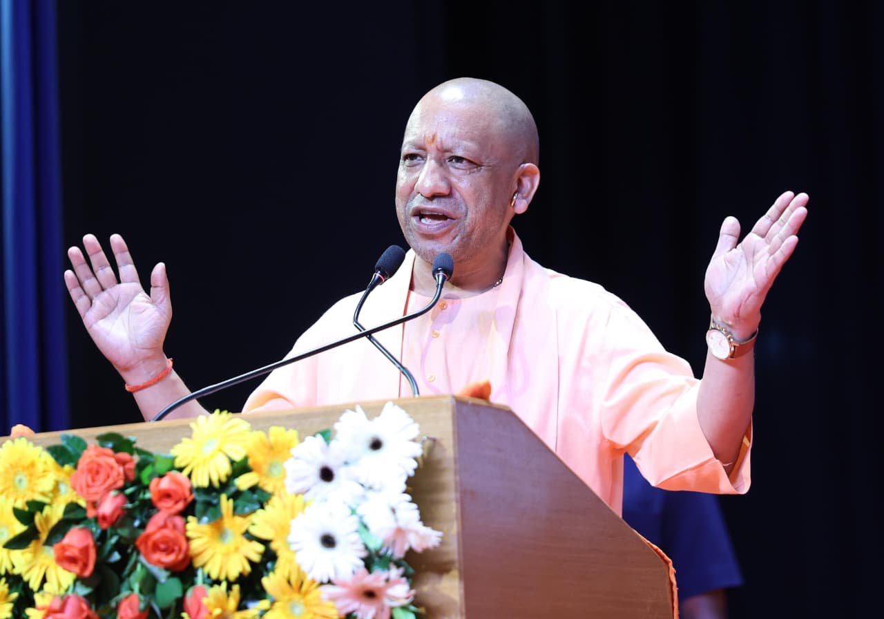 लखनऊ- महर्षि वाल्मीकि प्रकट दिवस समारोह में शामिल हुए मुख्यमंत्री योगी आदित्यनाथ