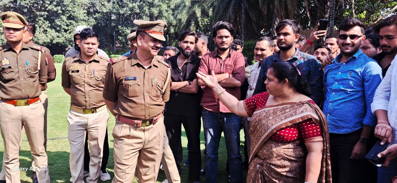 सेक्टर 16, नोएडा-ICICI Lombard इंश्योरेंस कंपनी का घेराव, भारतीय किसान यूनियन महासभा ने चेतावनी दी