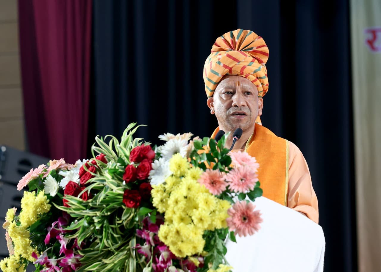 लखनऊ - मुख्यमंत्री योगी आदित्यनाथ लखनऊ में डॉ. राम मनोहर लोहिया राष्ट्रीय विधि विश्वविद्यालय के चतुर्थ दीक्षांत समारोह में हुए शामिल