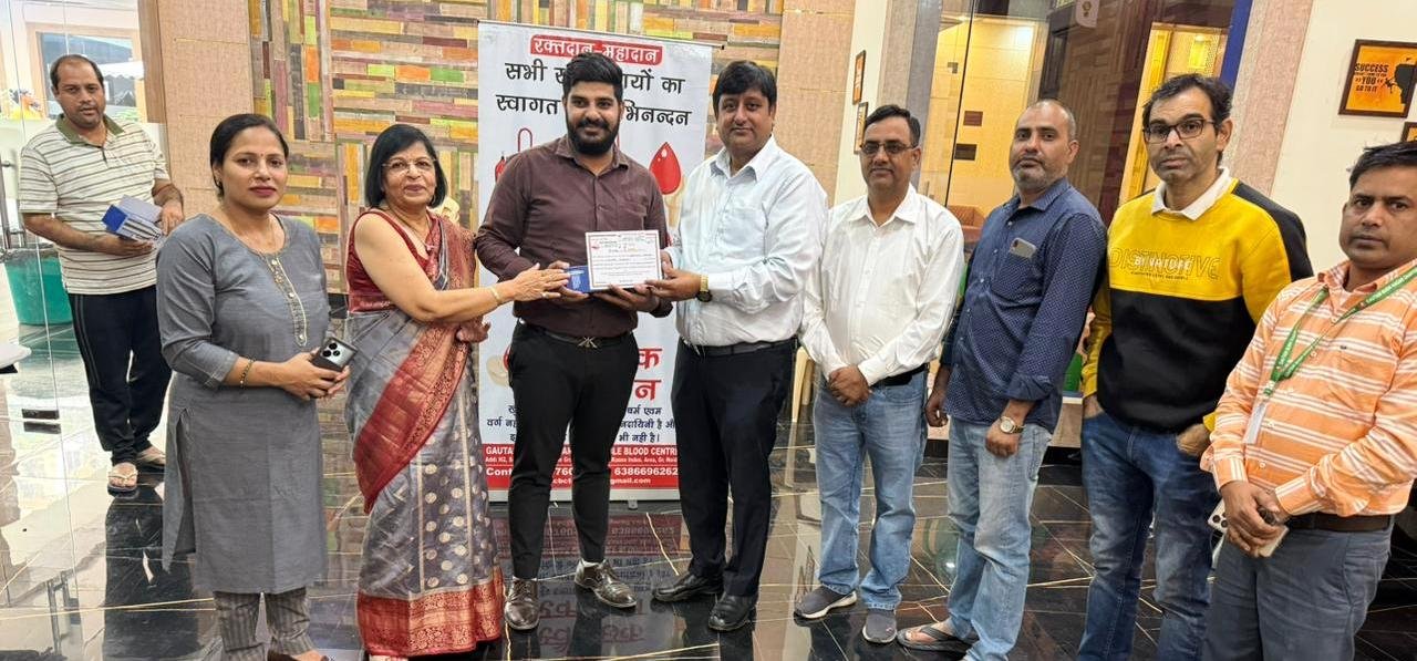 ग्रेटर नोएडा - एस.के.ए. मेट्रोविल सोसाइटी, ग्रेटर नोएडा में आयोजित हुआ रक्तदान शिविर I