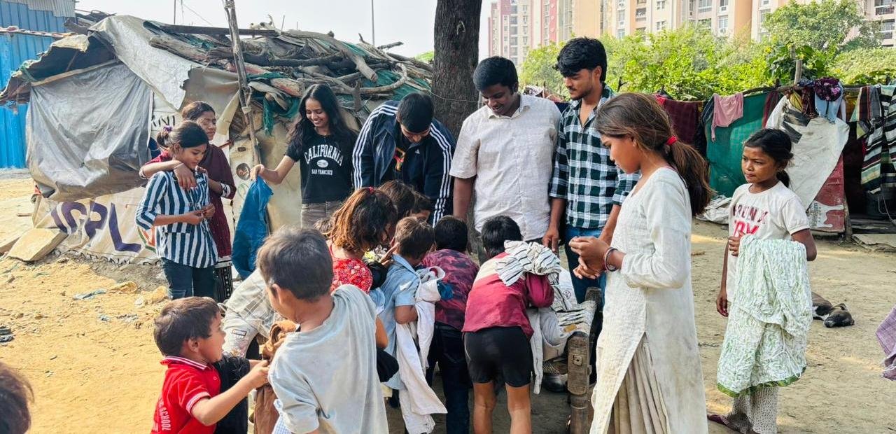 गौतम बुद्ध विश्वविद्यालय के समाज कार्य विभाग द्वारा गुरु पूरब पर बिरोंडी गाँव में दान अभियान आयोजित