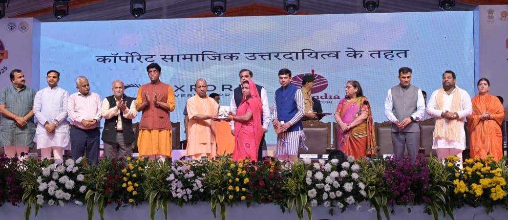 गोरखपुर- सीएम योगी की बच्चों से अपील- स्मार्टफोन की जगह अच्छी पुस्तकों में करें अपने समय का निवेश I