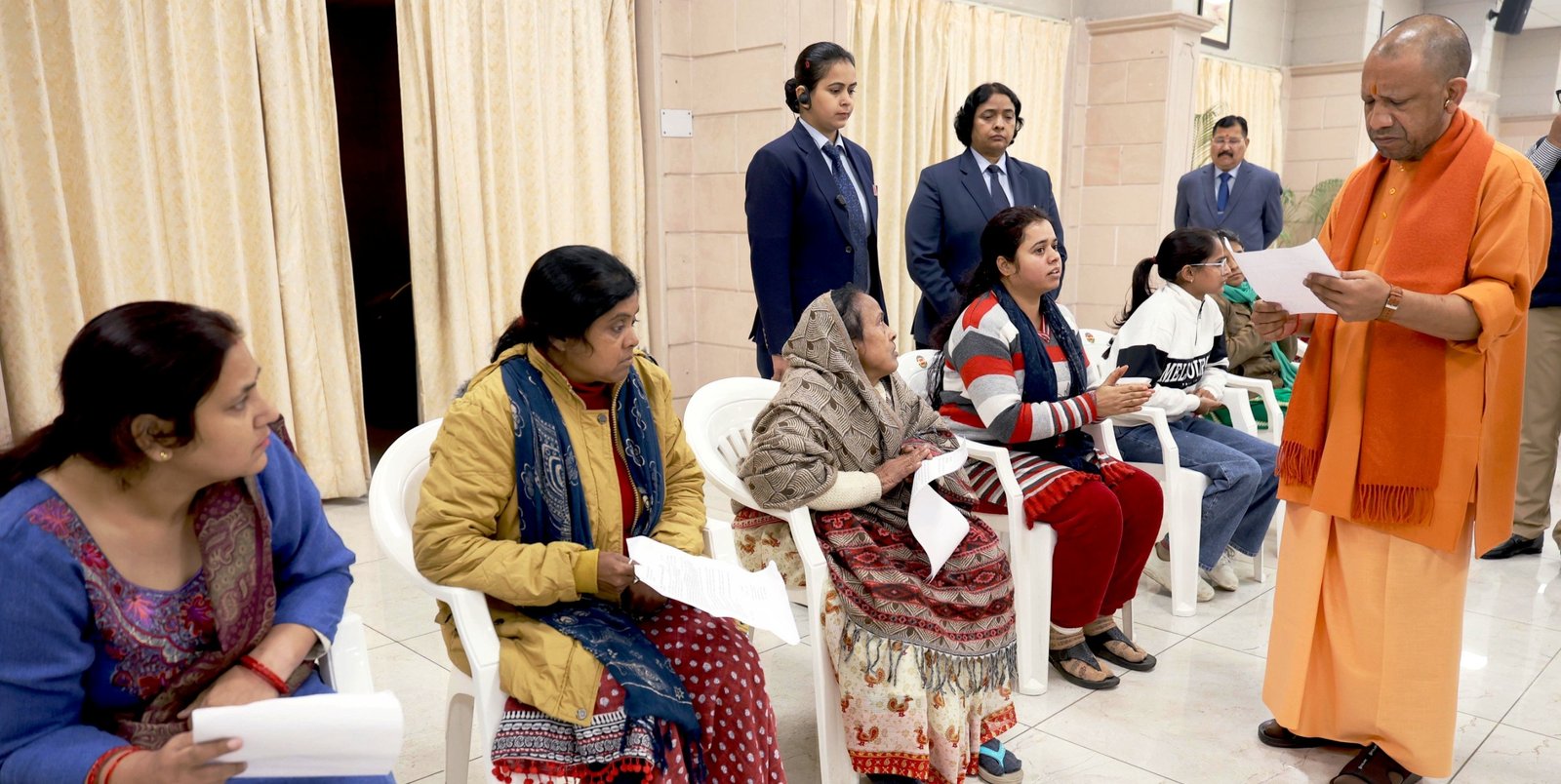 लखनऊ- मां ने लगाई मासूम के जीवन की गुहार, सीएम योगी ने तत्काल करवाई इलाज की व्यवस्था I