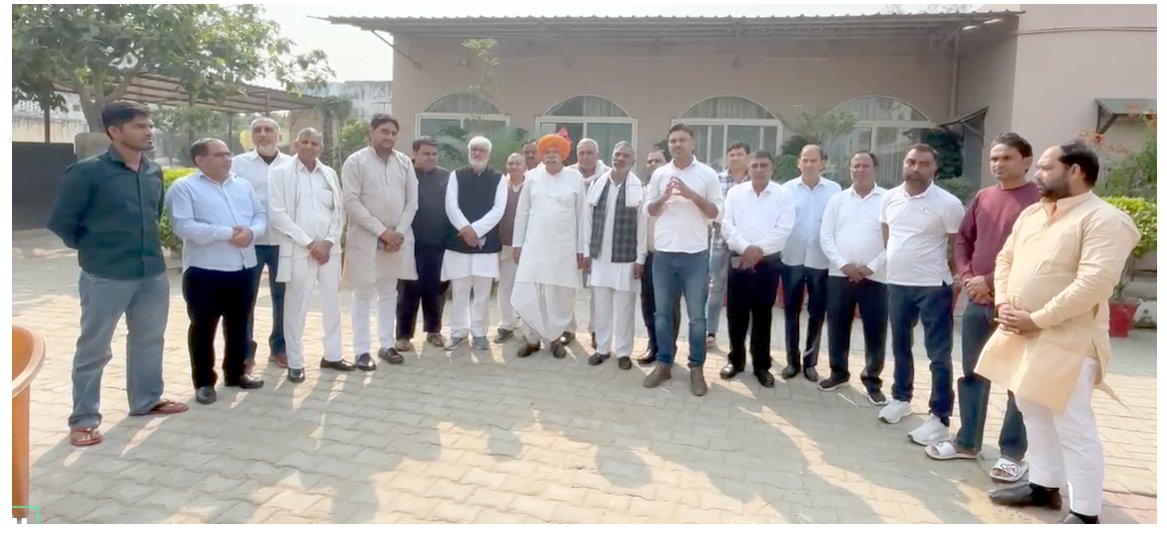 जेवर - विधायक धीरेंद्र सिंह से किसानों का एक प्रतिनिधिमंडल मिला,शेष 4 % विकसित प्लॉट की मांग को लेकर ज्ञापन सौंपा I