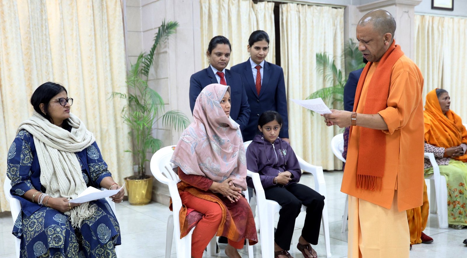 लखनऊ-जनपद में प्रत्येक पीड़ित की शिकायत सुन, समाधान करें डीएम-एसएसपीः मुख्यमंत्री