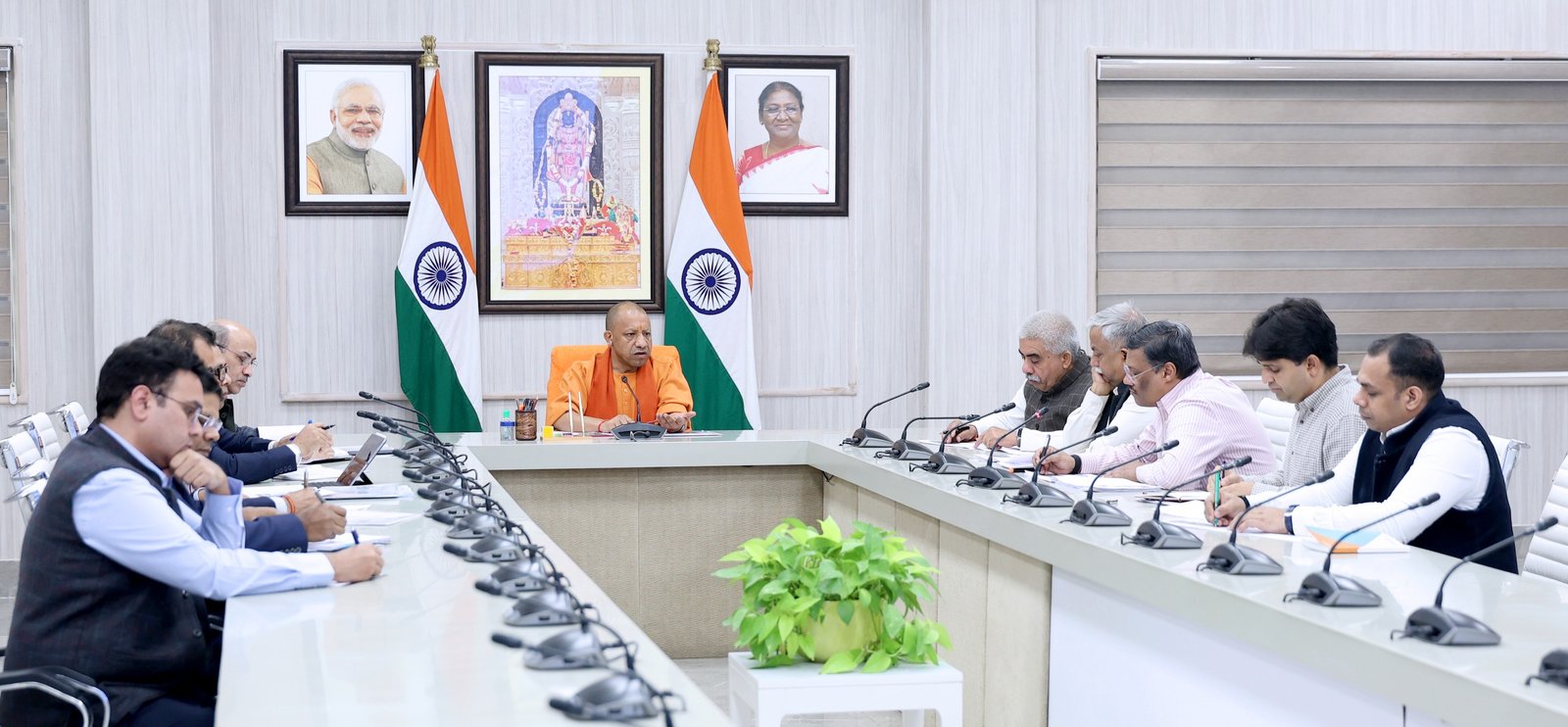 लखनऊ- लैंड बैंक विस्तार के लिए प्लग एंड प्ले मॉडल लागू करें, एमएसएमई इकाइयों के लिए होगा उपयोगी: मुख्यमंत्री