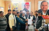 ग्रेटर नोएडा:- एयरपोर्ट से प्रभावित युवाओं ने की सपा जिलाध्यक्ष से मुलाकात I