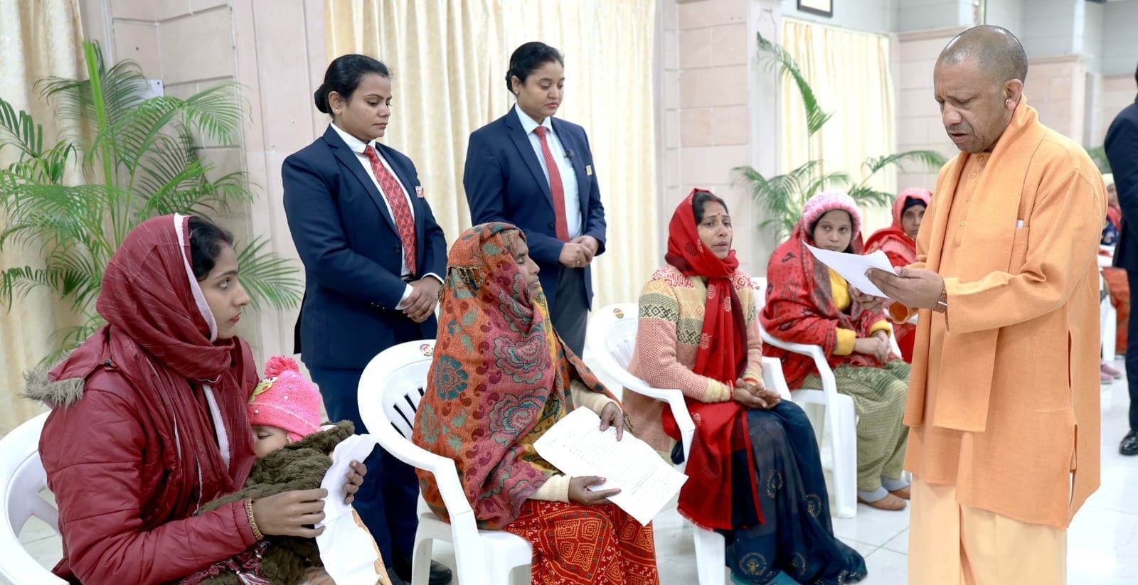 लखनऊ- ठंड में आने वाले फरियादियों के लिए रैनबसेरे में रुकने की कराएं व्यवस्था- योगी आदित्यनाथ