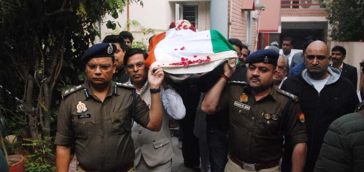 गौतम बुद्ध नगर- स्टैच्यू ऑफ यूनिटी के शिल्पकार राम वनजी सुतार का निधन, प्रशासन व पुलिस के अधिकारियों ने दी श्रद्धांजलि I