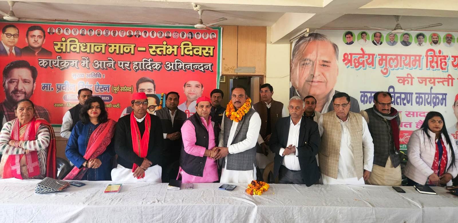 ग्रेटर नोएडा:- भारत रत्न डॉ. भीमराव अंबेडकर के परिनिर्वाण दिवस के अवसर पर श्रद्धांजलि ( समाजवादी पार्टी गौतम बुद्ध नगर )