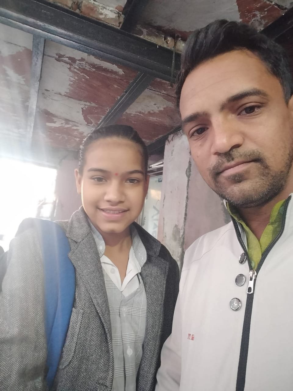 ग्रेटर नोएडा - बीटिया मानवी नागर के जन्मदिन के शुभ अवसर पर गाँव की लाइब्रेरी के लिए दान I