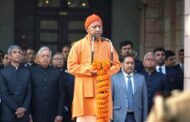 लखनऊ-मुख्यमंत्री योगी आदित्यनाथ ने 77वें गणतंत्र दिवस पर अपने आवास पर झंडा फहराया, प्रदेशवासियों को दी शुभकामना I