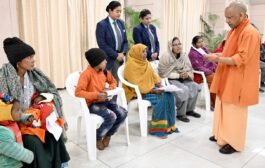 लखनऊ- 'जनता दर्शन' में आई महिला ने मुख्यमंत्री को सुनाया दुखड़ा,बेघर की गई सीमा को मिला न्याय का भरोसा I