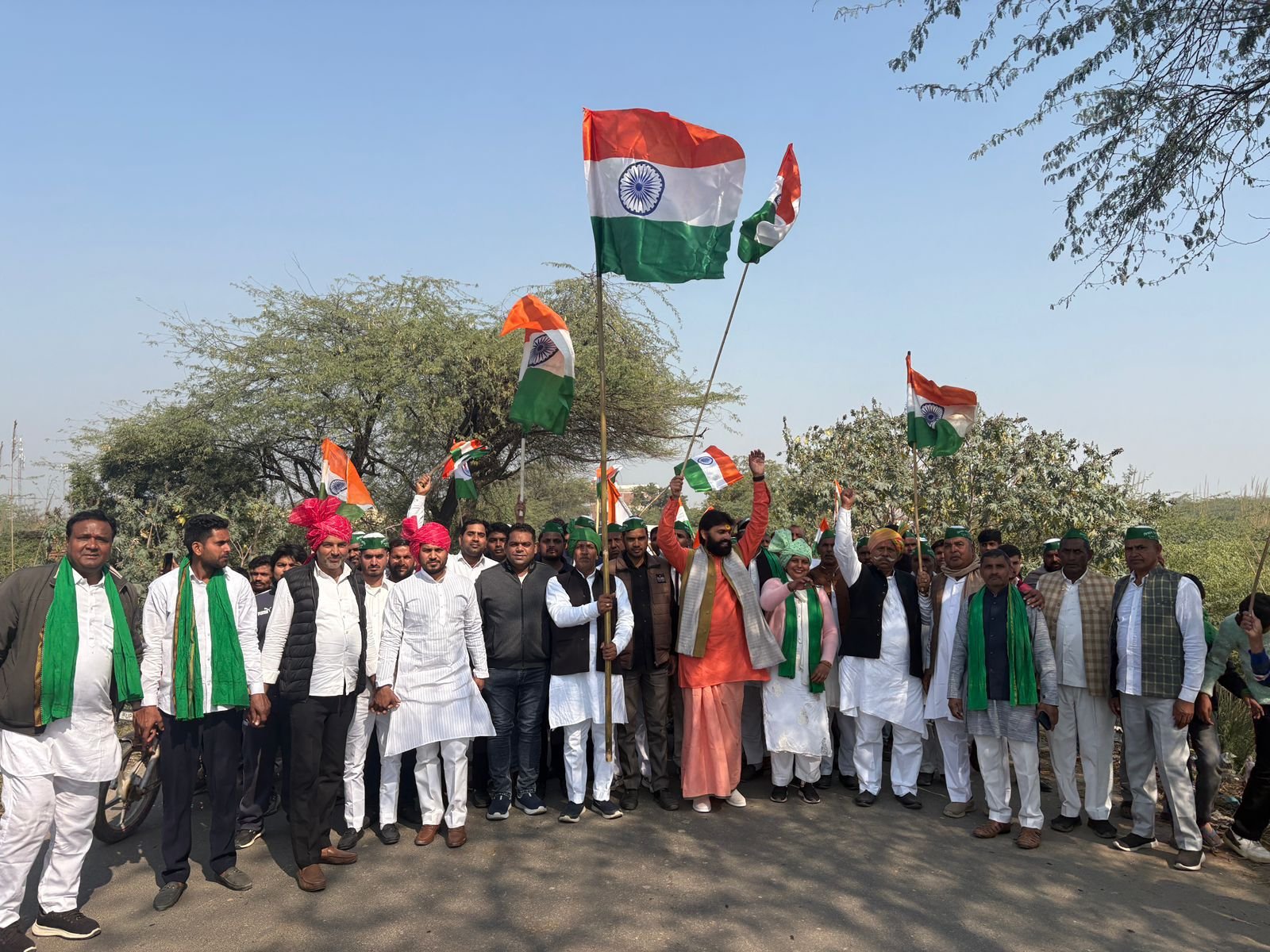 दनकौर - किसान एकता महासंघ के बैनर तले 77वे गणतंत्र दिवस के उपलक्ष्य में दनकौर कस्बें में पद तिरंगा यात्रा निकाली गई I