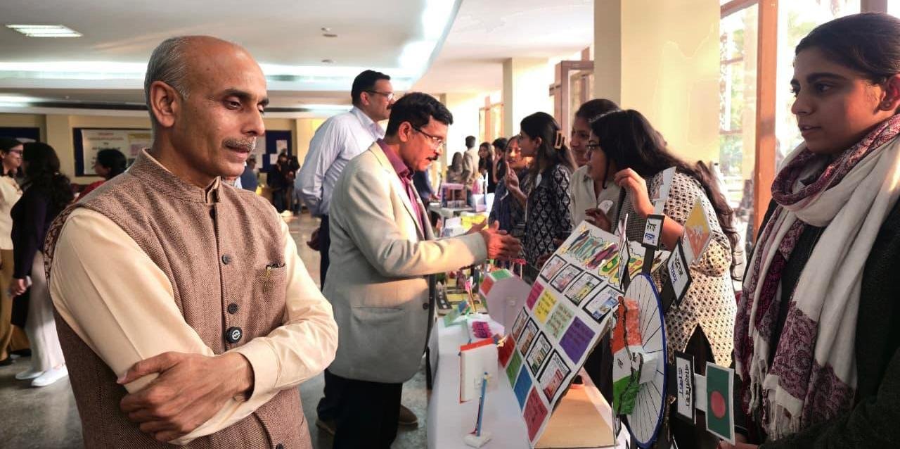 ग्रेटर नोएडा - गौतम बुद्ध विश्वविद्यालय में शिक्षण अधिगम सामग्री प्रदर्शनी का आयोजन I