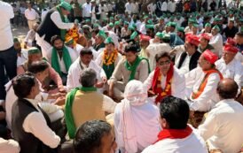 ग्रेटर नोएडा : यमुना प्राधिकरण पर किसान एकता संघ ने की महापंचायत I