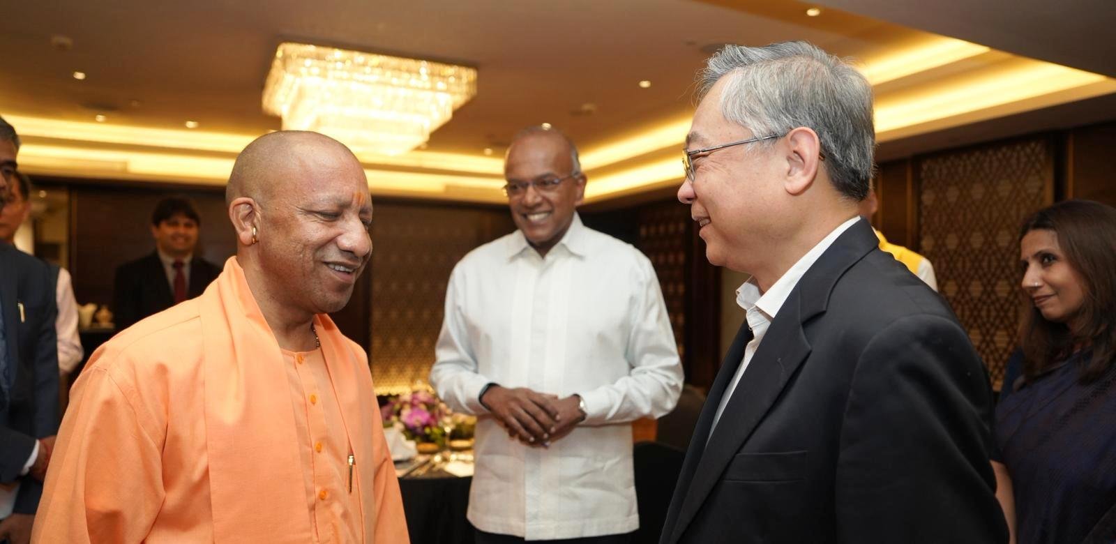 सिंगापुर/लखनऊ- मुख्यमंत्री योगी आदित्यनाथ की सिंगापुर यात्रा का दूसरा दिन, सिंगापुर के उप-प्रधानमंत्री व गृह मंत्री से मिले सीएम योगी