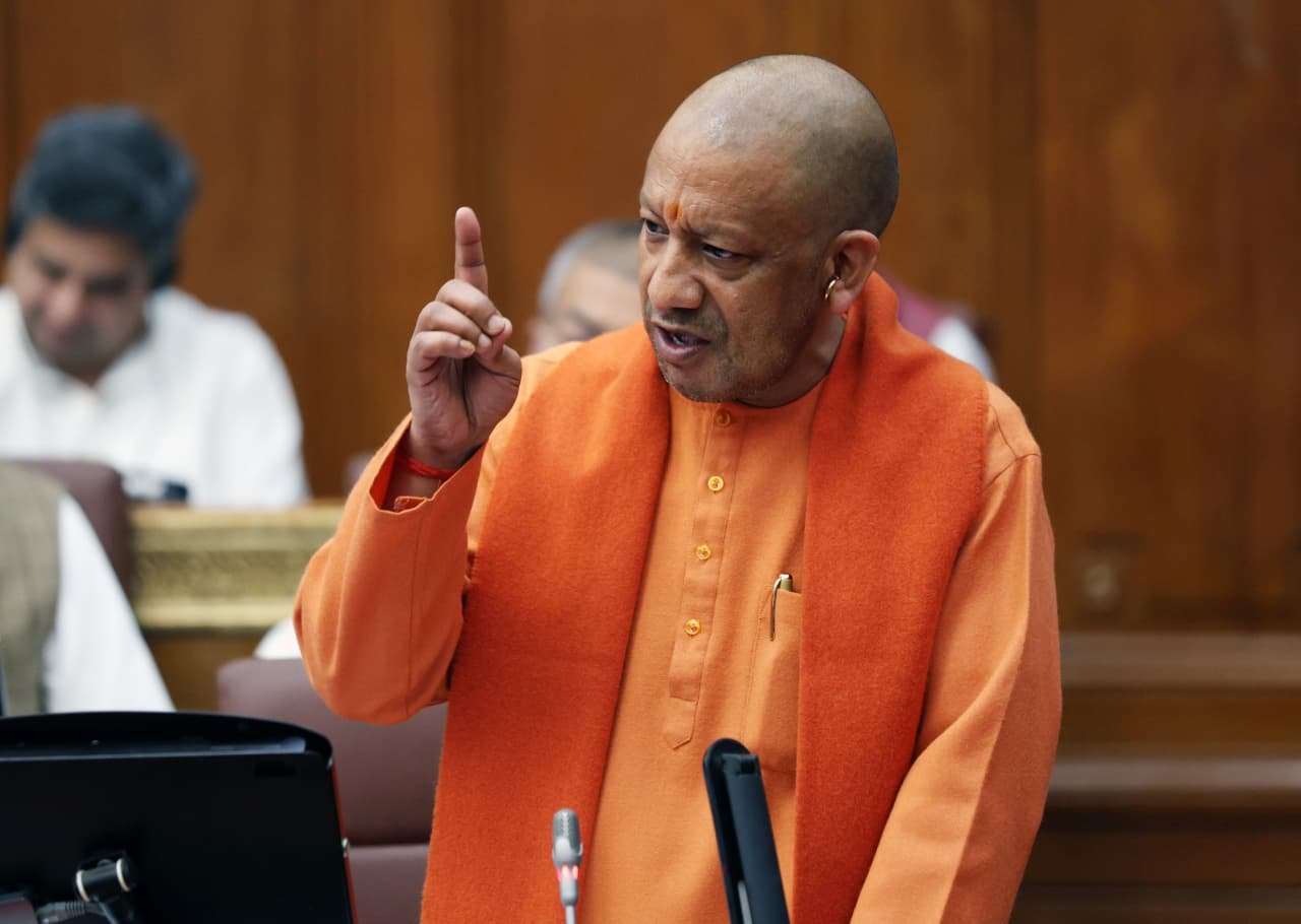 लखनऊ- कांग्रेस मुक्त हुई विधान परिषद, सपा ऐसा कार्य न करे कि विधानभवन मुक्त होना पड़ेः मुख्यमंत्री