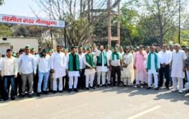 ग्रेटर नोएडा - सदर तहसील पर किसान मजदूर संघर्ष मोर्चा ने किया हल्ला बोल प्रदर्शन