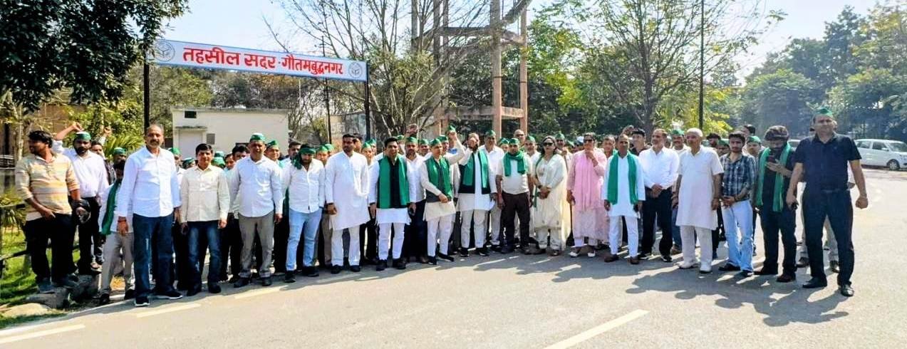 ग्रेटर नोएडा - सदर तहसील पर किसान मजदूर संघर्ष मोर्चा ने किया हल्ला बोल प्रदर्शन