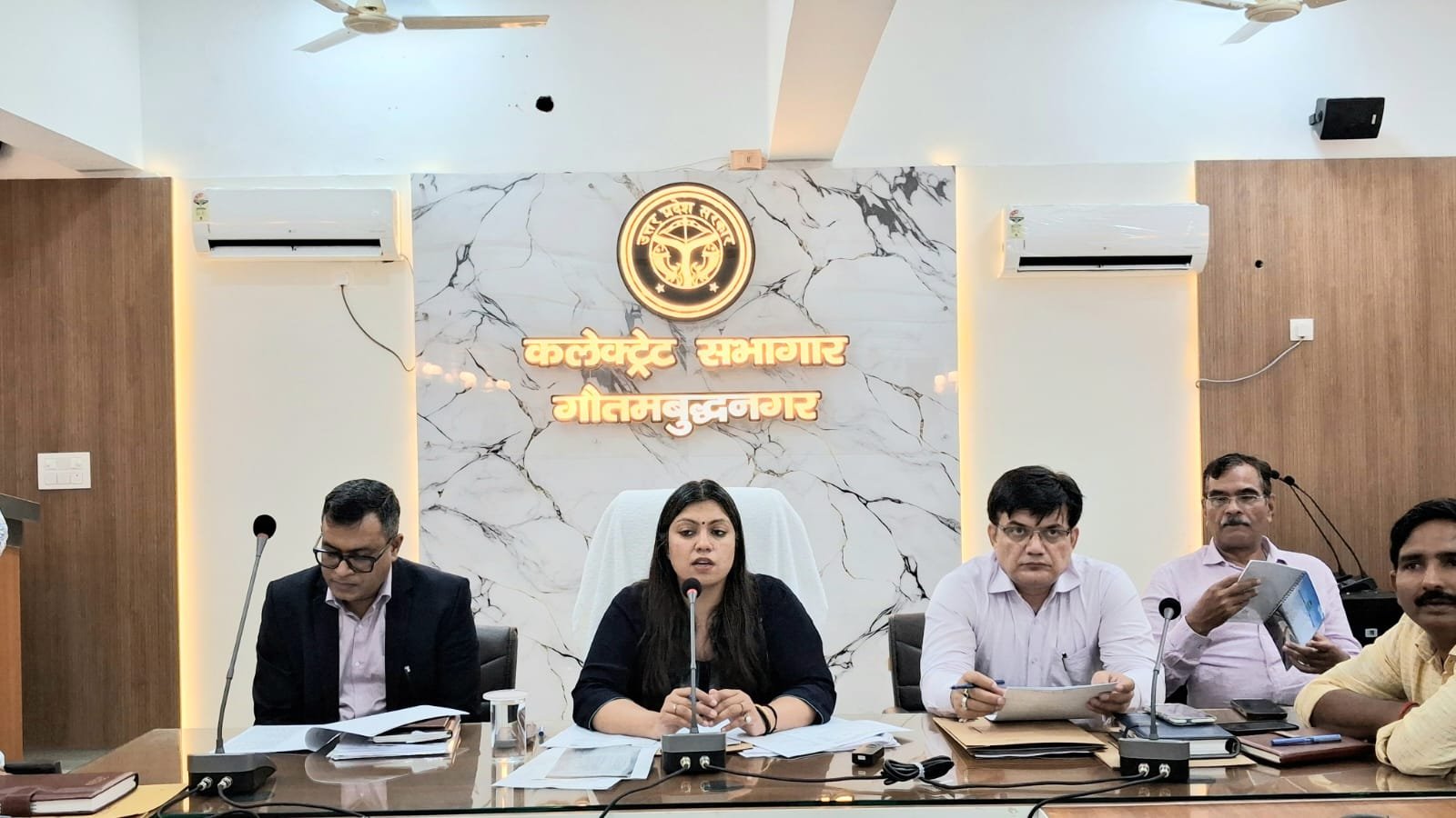 गौतमबुद्धनगर- नोएडा इंटरनेशनल एयरपोर्ट, जेवर लोकार्पण के कार्यक्रम की तैयारियों के दृष्टिगत जिलाधिकारी ने की समीक्षा बैठक I