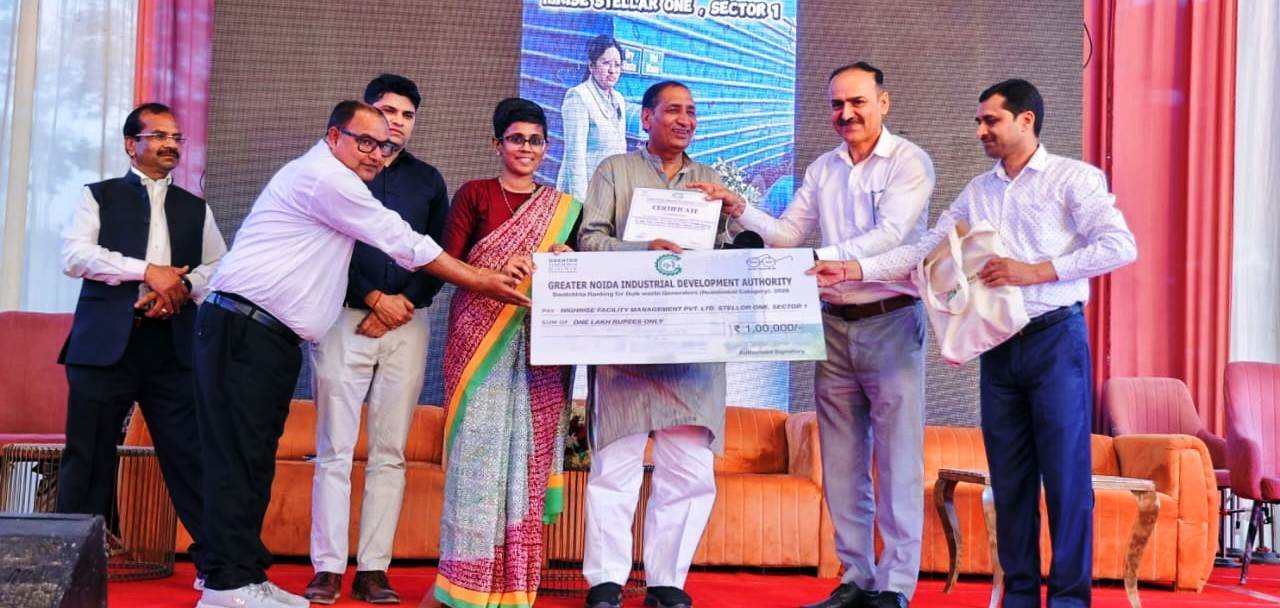 ग्रेटर नोएडा-पुष्प प्रदर्शनी में दादरी विधायक व एसीईओ ने विजेताओं को किया पुरस्कृत I