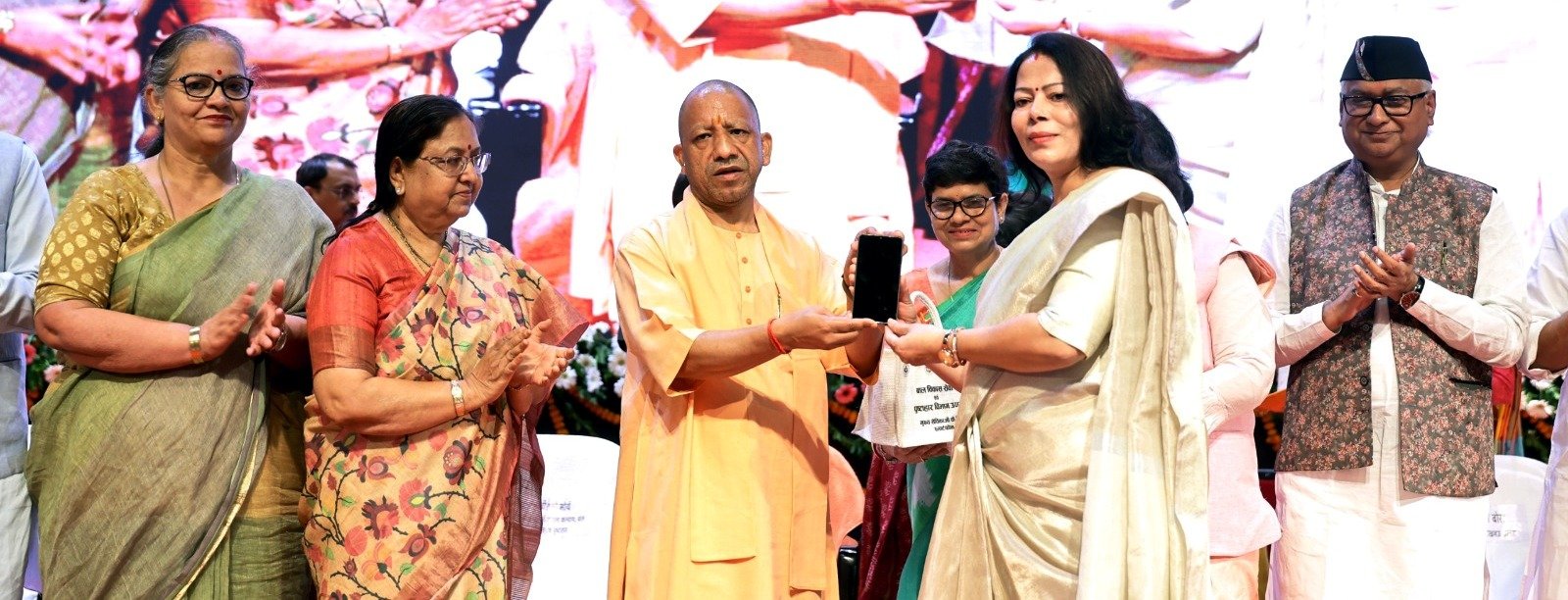 लखनऊ- सीएम योगी ने दी डिजिटल, सशक्त और आधुनिक आंगनवाड़ी व्यवस्था की सौगात I