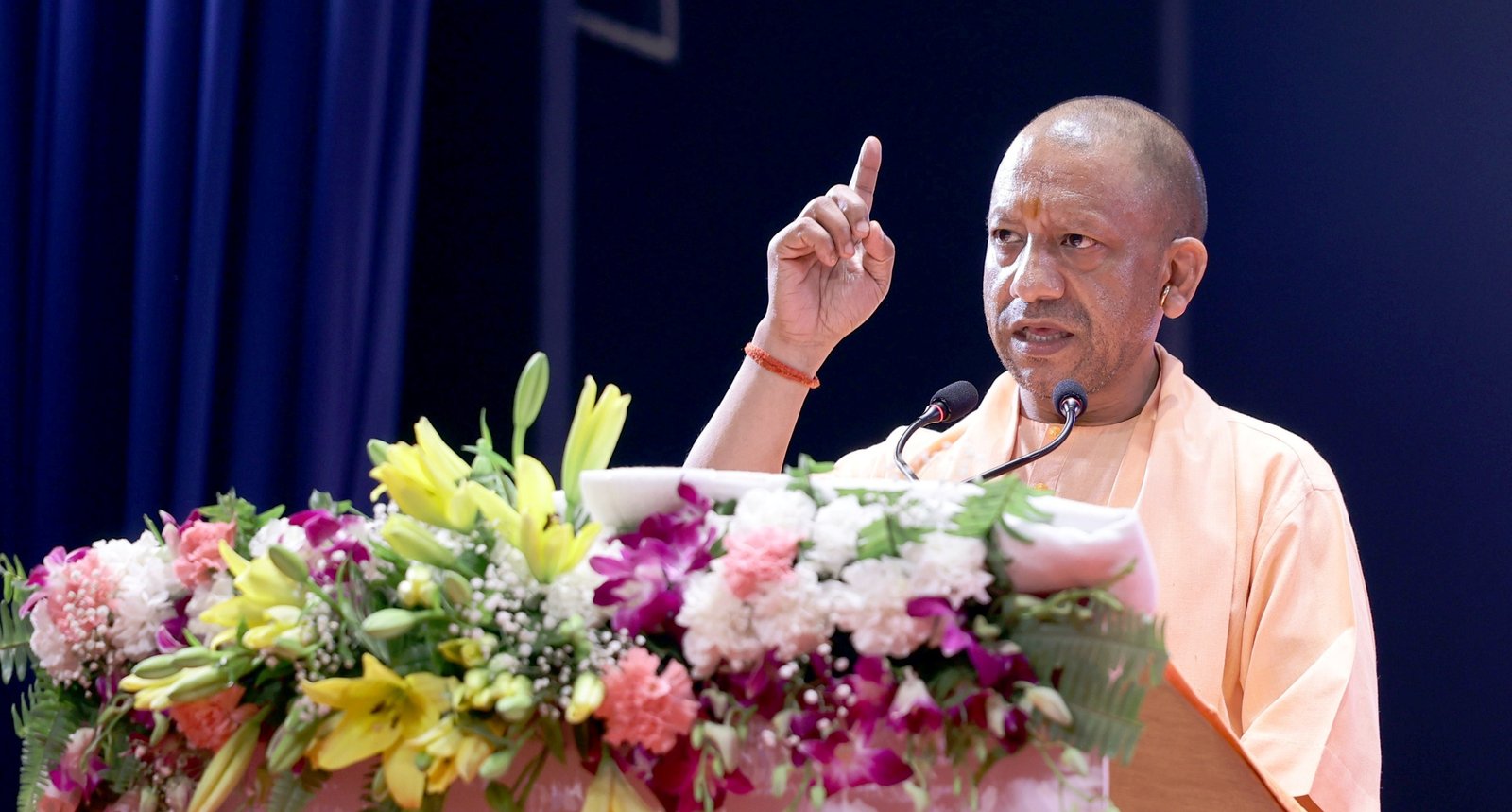 लखनऊ- सीएम ने दी बच्चों को सीख- किताबें पढ़ो, सोशल मीडिया का अत्यधिक प्रयोग न करो