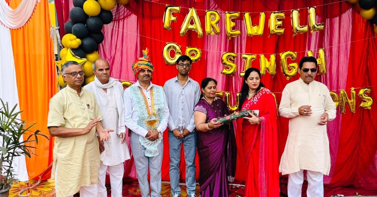 ग्रेटर नोएडा : 25 वर्षों की सेवा के बाद भावुक विदाई, ओमपाल सिंह गुरुजी सेवानिवृत्त