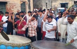  ग्रेटर नोएडा - होली पर पर जुनेदपुर गांव में नगाड़े बजाकर होली का त्योहार मनाए