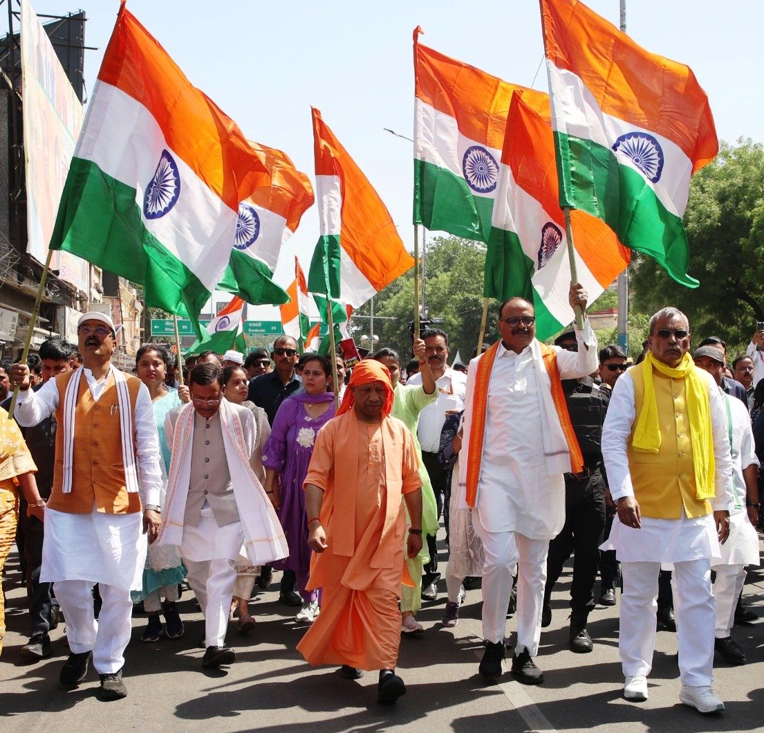 लखनऊ- महिला अधिकार के लिए सड़क पर उतरे मुख्यमंत्री योगी आदित्यनाथ I