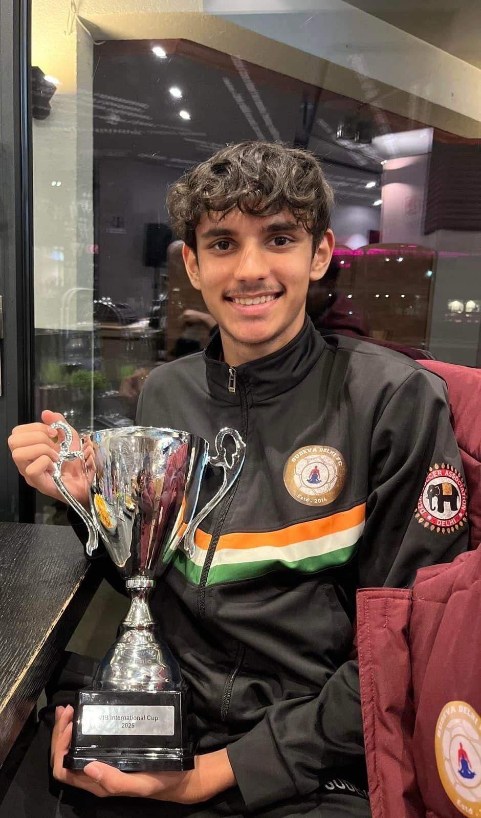 ग्रेटर नोएडा -पढ़ाई में दम , मैदान में चमक, फुटबॉल खिलाड़ी समर नागर ने 10वीं में हासिल किए 75% अंक