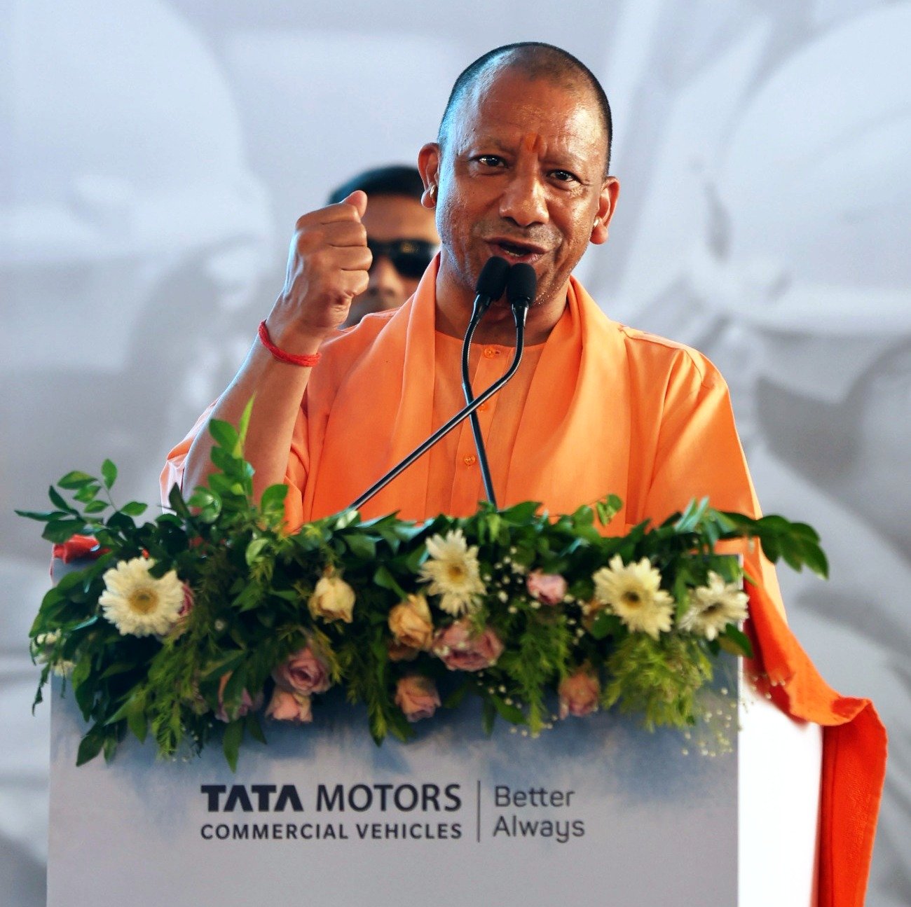 लखनऊ- मुख्यमंत्री योगी आदित्यनाथ ने टाटा मोटर्स के लखनऊ प्लांट में 10 लाखवीं गाड़ी को किया फ्लैग ऑफ I