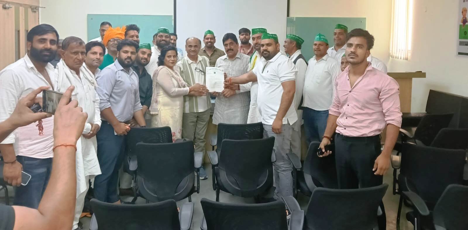 ग्रेटर नोएडा -एनपीसीएल की विधुत उपभोक्ताओं के साथ तानाशाह रवैए- समस्याओं को लेकर 9 सूत्रीय मांग पत्र सोपा- भारतीय किसान यूनियन (बलराज)