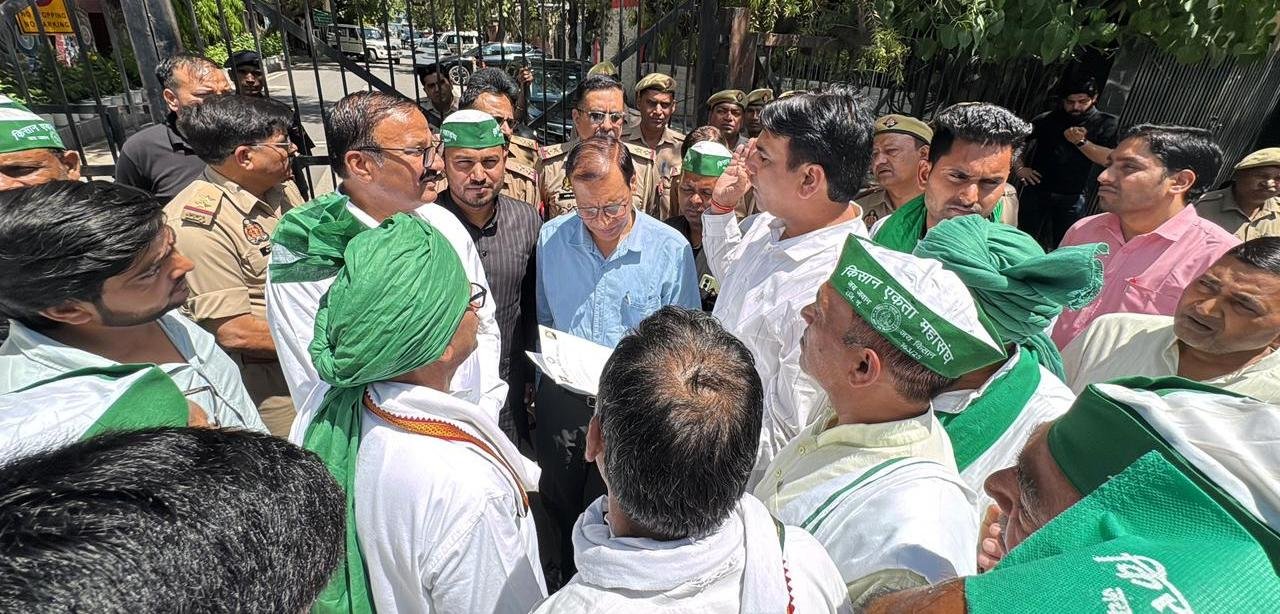 नोएडा (गौतम बुद्ध नगर)-: किसान एकता महासंघ ने क्षेत्रीय किसानों व गांवो की समस्याओं को लेकर नोएडा प्राधिकरण को घेरा