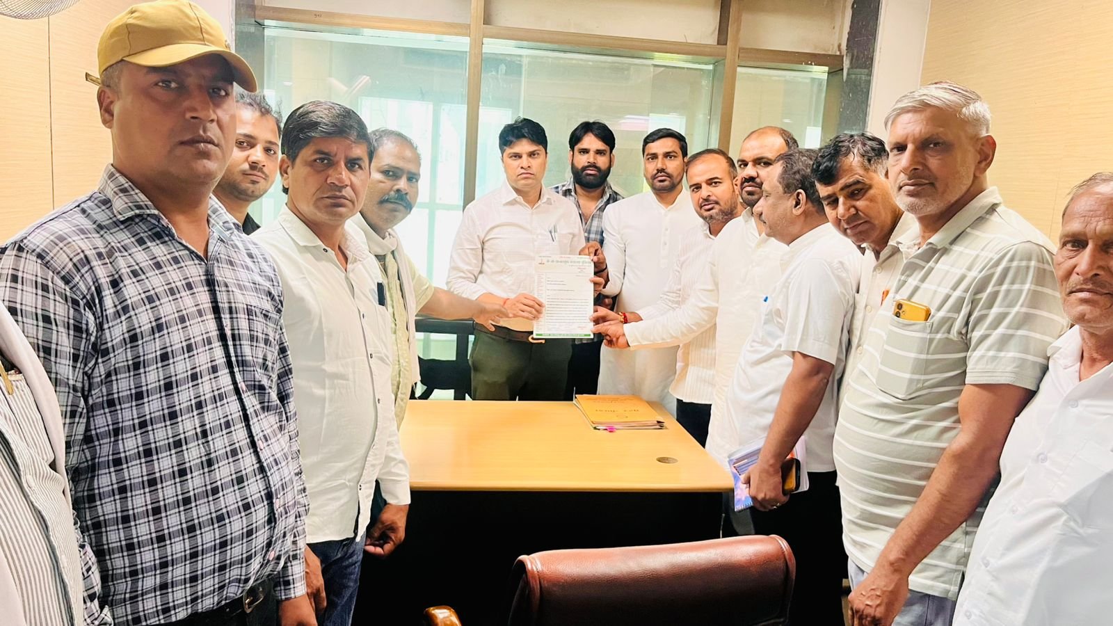 ग्रेटर नोएडा- नलकूप ऑपरेटरों को वेतन वृद्धि से वंचित रखने पर नाराजगी, 15 दिन का अल्टीमेटम I