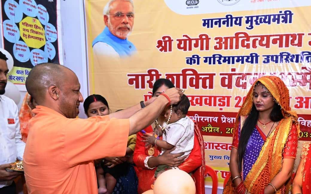 गोरखपुर- महिला विरोधी हैं कांग्रेस व सपा के कारनामे : मुख्यमंत्री