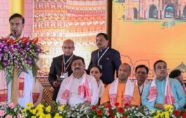 गुवाहाटी- नवनिर्वाचित असम सरकार के शपथ ग्रहण में पहुंचे उत्तर प्रदेश के मुख्यमंत्री